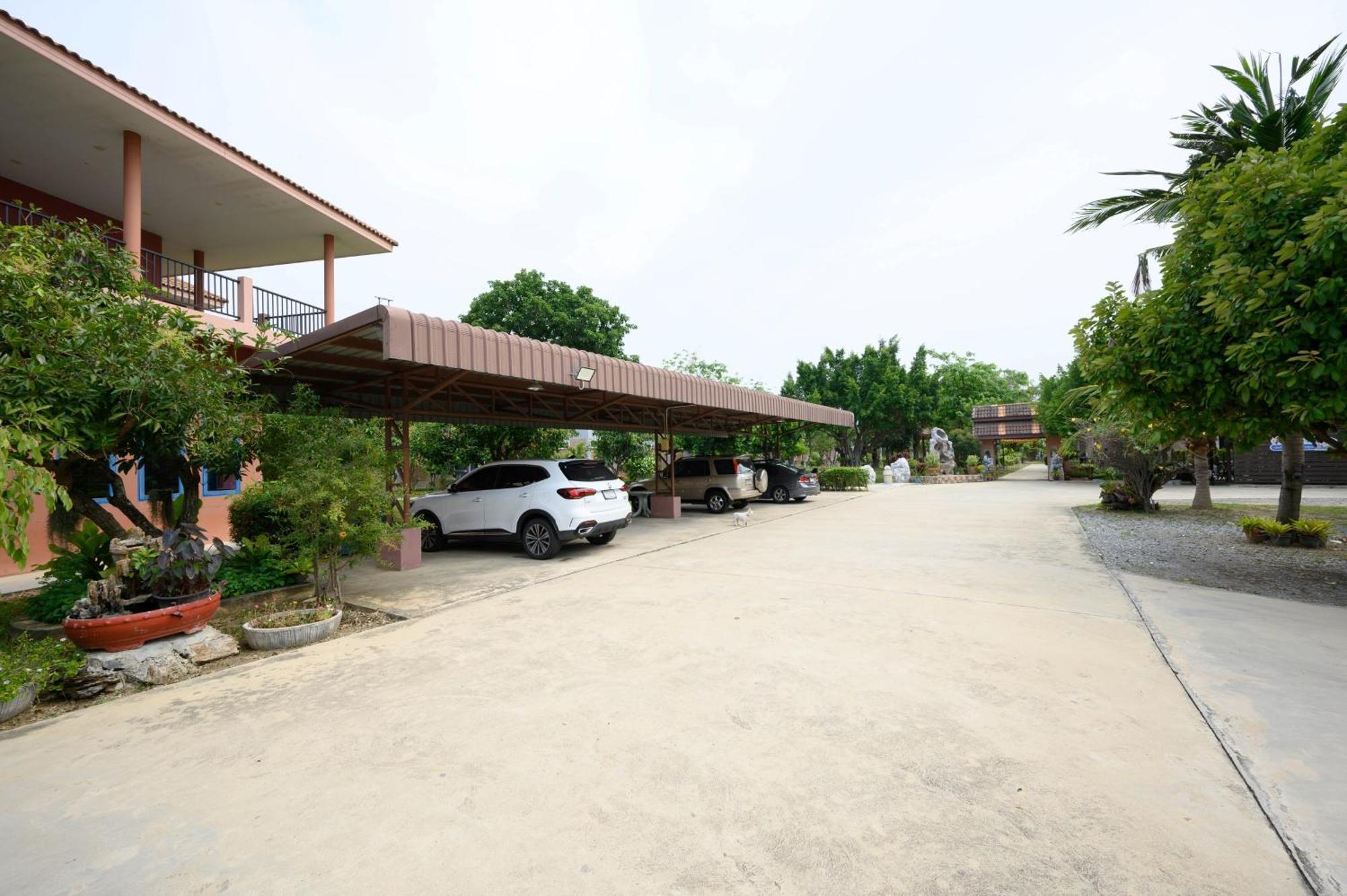 Busaya Resort & Cuisine Nakhon Pathom Extérieur photo